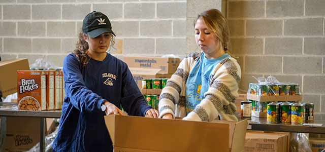 Students from the College of Health Sciences volunteering at a food bank. 